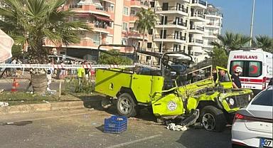 Takla atan safari aracındaki turistler etrafa savruldu! 3 ölü, 17 yaralı