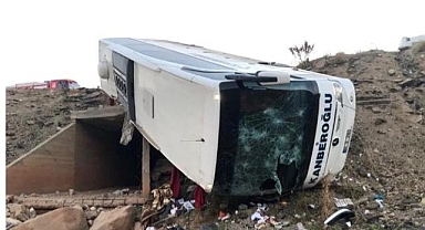 Yolcu otobüsü şarampole devrildi! Çok sayıda ölü ve yaralı var