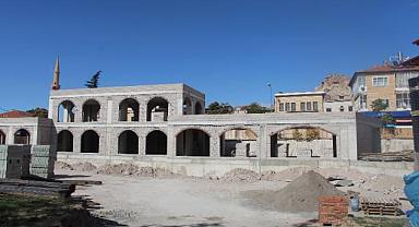 Elindeki oteli kiraya veremeyen belediye yeni otel yapıyor!