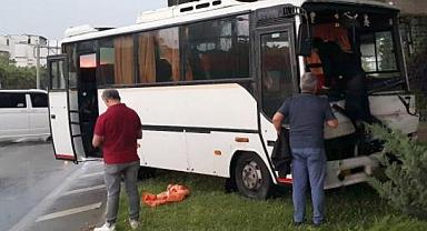 Yine otel personel servisi yine kaza! Trafik ışıklarını yıkıp...