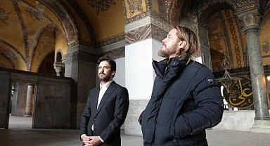 Hollywood yıldızı Travis Fimmel Bakan Yardımcısı Mumcu ile birlikte Ayasofya'yı gezdi