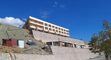4 milyon Euro yatırımla köyüne 5 yıldızlı otel yaptı!