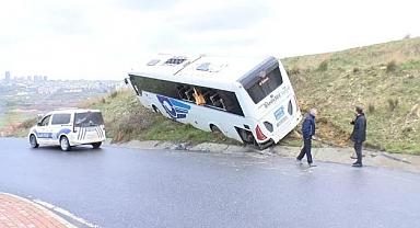 Kamil Koç otobüsü kaçak göçmenleri taşırken kaza yaptı!