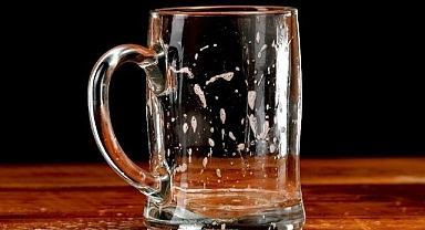 Bira kıtlığı ülkenin Turizm Bakanı'nı istifa ettirdi!