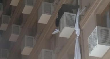 İstanbul'daki 8 katlı otelde yangın! Çarşafları bağlayıp kurtulmaya çalıştılar