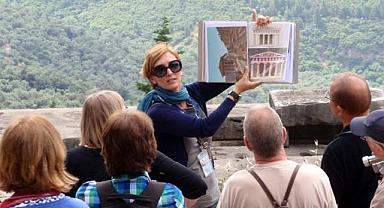 Seyahat acentaları ve turist rehberleri ile ilgili kanun teklifine akademisyenlerden ortak tepki!