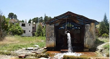 Harabeye dönen termal tesiste su yıllardır boşa akıyor, onlar bakıyor!