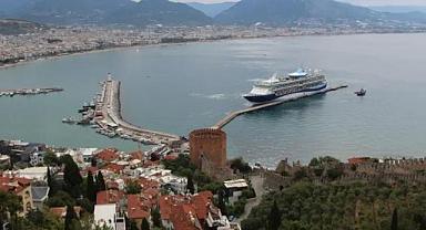 Alanya'ya yılın ilk kruvaziyer gemisi demir attı! İşte getirdiği turist sayısı