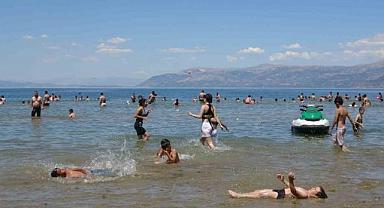 Eğirdir plajı Akdeniz sahillerini aratmadı