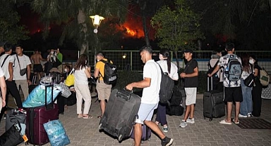 İzmir'in 5 turistik ilçesi ve Kuşadası'nda yangın! 3 otel ve evler tahliye edildi