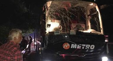 Bir Metro Turizm faciası daha! Şoför uyudu, tıra çarptı