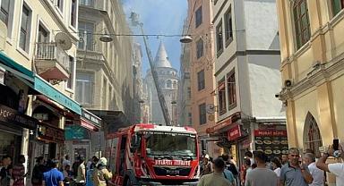 Galata Kulesi yakınındaki otelde yangın!