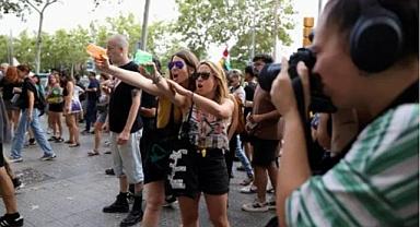 Turist karşıtı protestolar sonuç verdi! Gecelik konaklama vergisini artırıp Airbnb'yi yasakladılar