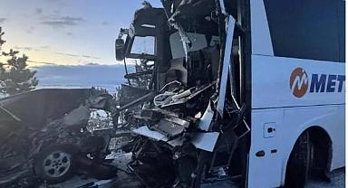 Metro Turizm yolcu otobüsü Afyonkarahisar'da faciaya sebep oldu! Çok sayıda yaralı var