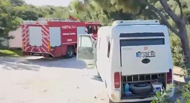 Antalya'daki 5 yıldızlı otelin servis minibüsü alev alev yandı!