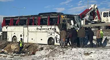 Afyonkarahisar'da feci kaza: Isparta Turizm'e ait otobüs şarampole devrildi!