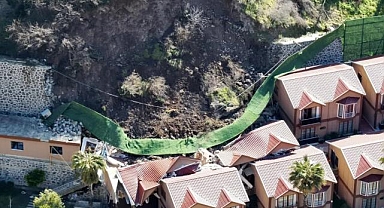 Artvin'de yaşanan heyelanda bir otelin istinat duvarı çöktü!