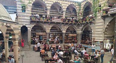 Bayram tatilinde Diyarbakır ziyaretçi akınına uğradı; şehir rekor sayıda turist ağırladı!