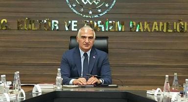 Bakan Ersoy'dan turizm geliri ve turist sayısı açıklaması!