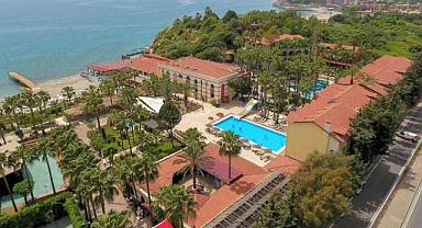 Club Tropical Beach Hotel'de maaş ve sigorta skandalı! Çalışanlar eylem yaptı
