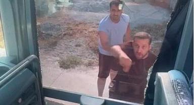 Trafik magandaları turist dolu tur otobüsüne saldırdı! Şoförü darp ettiler