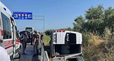 Turist dolu minibüs devrildi şoför kaçtı! Çok sayıda yaralı var