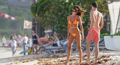 Yarı çıplak gezen turistlere 7 bin TL ceza kesilecek!