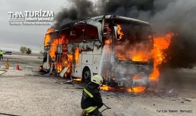 Yolcu dolu Nevşehir Seyahat'e ait otobüs seyir halindeyken alev topuna döndü!