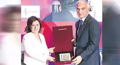 Bakan Ersoy'dan Turizm Yatırım Forumu'nda dikkat çeken turizm hedefi mesajı!