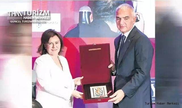 Bakan Ersoy'dan Turizm Yatırım Forumu'nda dikkat çeken turizm hedefi mesajı!