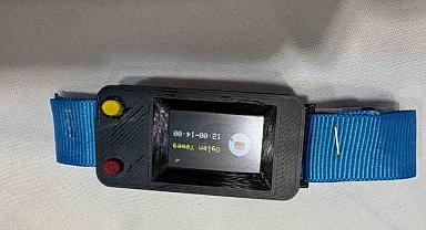 Lise öğrencileri otellerde kişiye özel hizmet sağlayacak Akıllı Turizm Bilekliği geliştirdi!