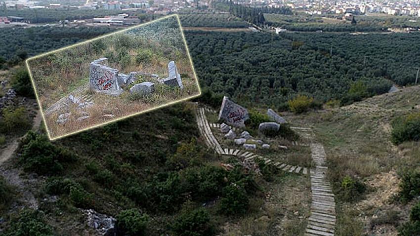 2200 yıllık kral mezarı mezbeleliğe döndü