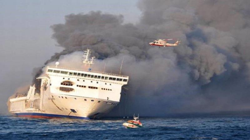335 kişiyi taşıyan feribotta yangın çıktı