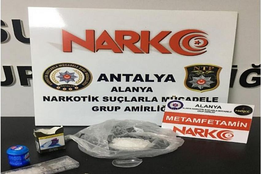 Alanya'daki otelde uyuşturucu ticaretine polis baskını!