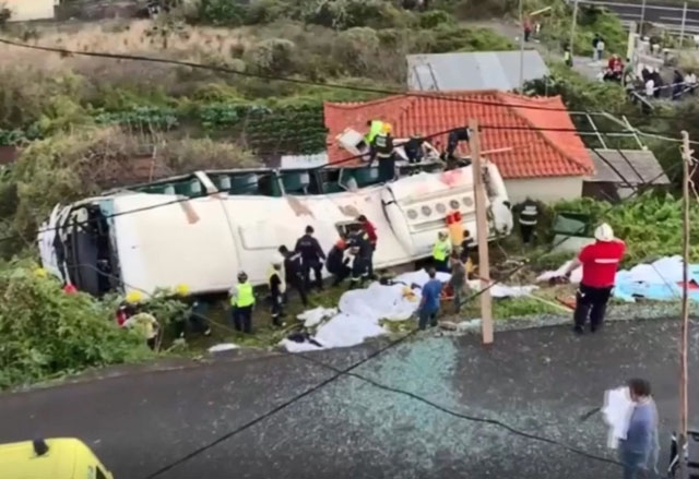 Alman turistleri taşıyan otobüs devrildi! En az 28 ölü