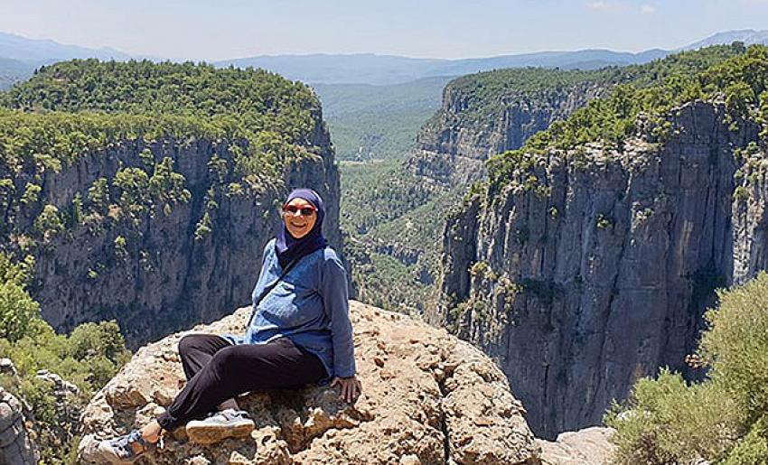 Alman turist Antalya'da fotoğraf çektirdiği yerde trafik kazasında öldü
