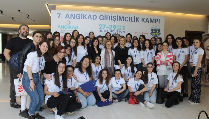 ANGİKAD kız öğrencilerin yanında