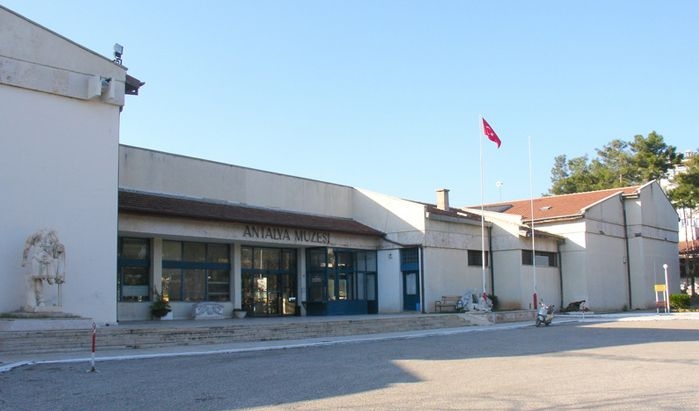 Antalya müzesi yerinde kalıyor