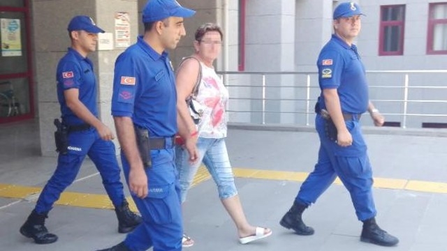 Antalyaʹda 5 yıldızlı otelde hırsızlık yapan Alman turist uçak merdiveninde yakalandı