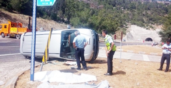 Antalyaʹda Koreli turistleri taşıyan minibüs kaza yaptı: 4 ölü