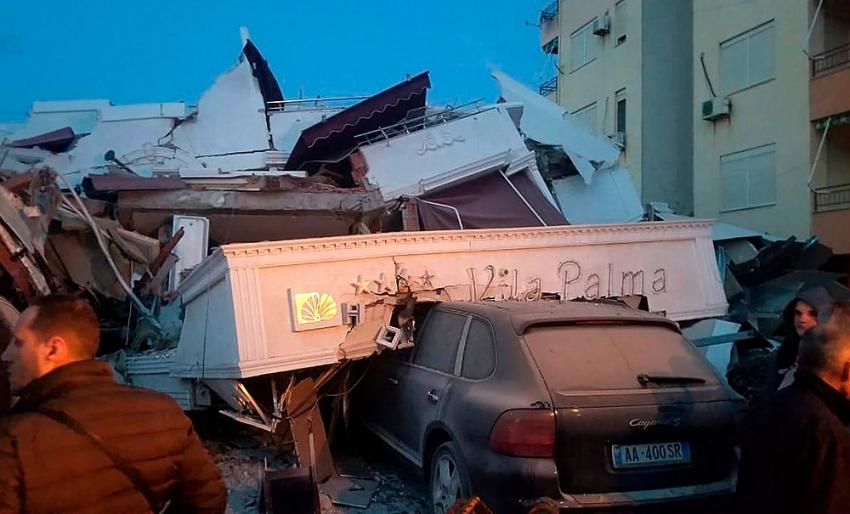 Arnavutluk'ta deprem! Türklerin kaldığı otel çöktü