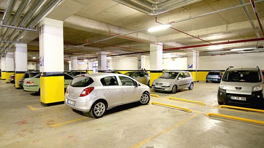 Mahkemeden emsal karar! AVM'ler otoparklarındaki hırsızlıktan sorumlu