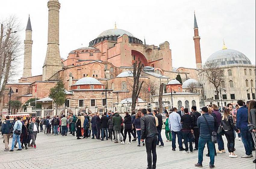 Ayasofya'ya rekor ziyaretçi