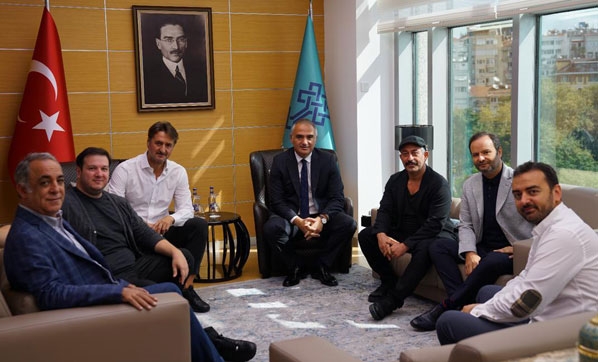 Bakan Ersoy sinema ve televizyon dünyasının ünlü isimleriyle bir araya geldi