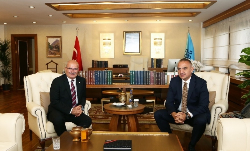 Bakan Ersoyʹdan ATOʹya: ʹʹAnkaraʹyı hareketlendirmek için hazırlıklı olunʹʹ