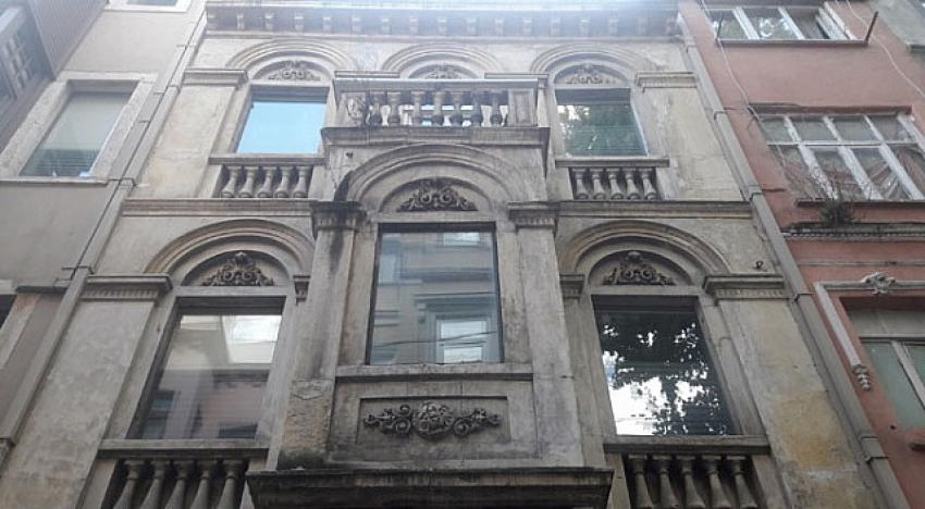 Beyoğlu'ndaki otelde iki İngiliz turist ölü bulundu!