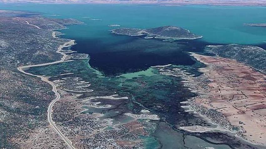 Beyşehir Gölü'nde korkutan görüntü! Derinlik 26 metreden 6 metreye düştü