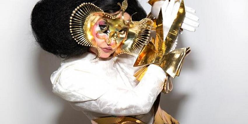 Björk ve Microsoft'tan yapay zeka ile otel lobisi müziği