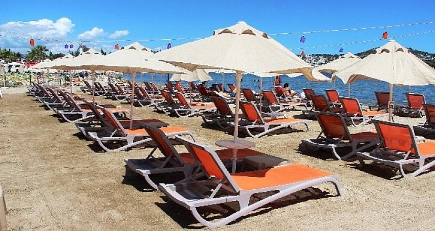 Bodrum'da sahiller boş kaldı, şezlonglar ücretsiz oldu