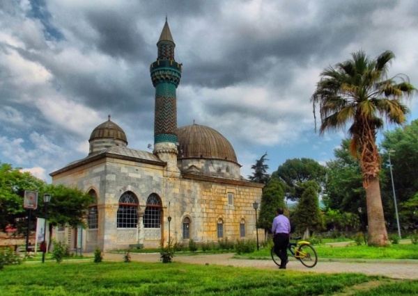 Bursaʹda 630 yıllık cami restore edilerek ibadete açıldı